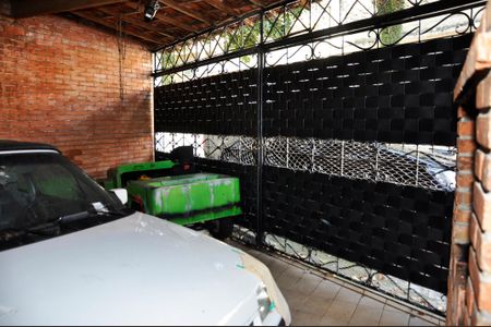 Casa à venda com 430m², 8 quartos e 4 vagasDetalhe - Casa 01 - Garagem com Churrasqueira