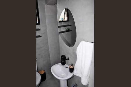 Casa à venda com 430m², 8 quartos e 4 vagasDetalhe - Casa 01 - Banheiro Social