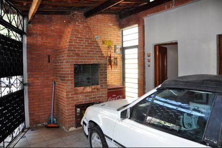 Casa à venda com 430m², 8 quartos e 4 vagasDetalhe - Casa 01 - Garagem com Churrasqueira