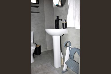 Casa à venda com 430m², 8 quartos e 4 vagasDetalhe - Casa 01 - Banheiro Social