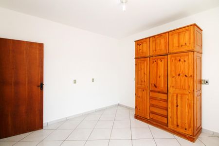 Casa para alugar com 160m², 3 quartos e 18 vagas Casa para alugar com 160m², 3 quartos e 18 vagasQuarto 2