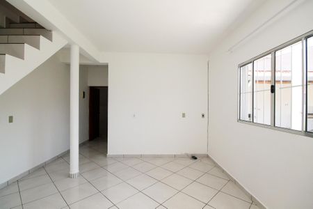 Sala de casa para alugar com 3 quartos, 160m² em Jardim Sabiá, Cotia