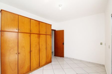 Casa para alugar com 160m², 3 quartos e 18 vagas Casa para alugar com 160m², 3 quartos e 18 vagasQuarto 1