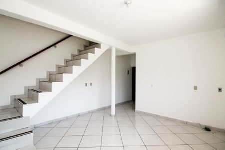 Casa para alugar com 160m², 3 quartos e 18 vagas Casa para alugar com 160m², 3 quartos e 18 vagasSala