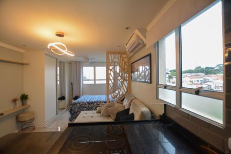 Vista da cozinha para o quarto  de kitnet/studio para alugar com 1 quarto, 30m² em Vila Polopoli, São Paulo