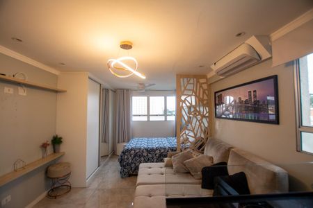 Sala / Quarto de kitnet/studio para alugar com 1 quarto, 30m² em Vila Polopoli, São Paulo