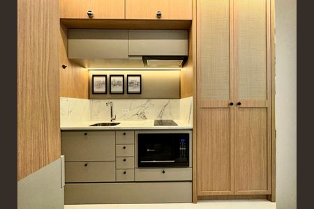 Cozinha de apartamento para alugar com 1 quarto, 21m² em Pinheiros, São Paulo