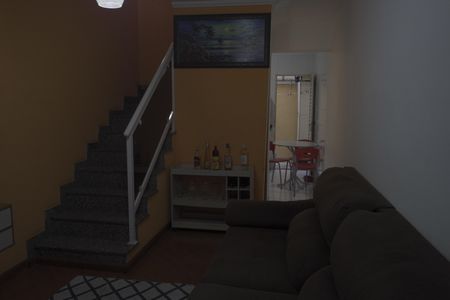 Sala de casa de condomínio à venda com 2 quartos, 70m² em Vila Carmosina, São Paulo