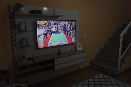 Sala de casa de condomínio à venda com 2 quartos, 70m² em Vila Carmosina, São Paulo