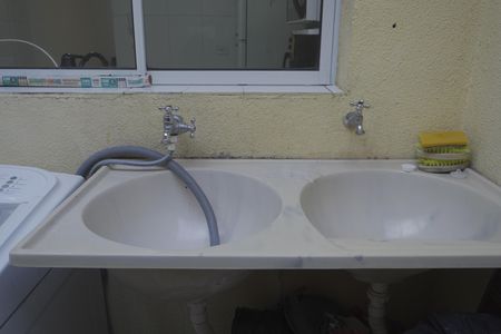 Casa de condomínio à venda com 70m², 2 quartos e 1 vagaÁrea de Serviço