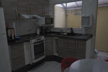 Cozinha de casa de condomínio à venda com 2 quartos, 70m² em Vila Carmosina, São Paulo