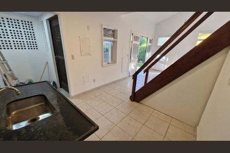 Casa de condomínio para alugar com 170m², 4 quartos e 2 vagas