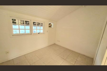 Casa de Condomínio para alugar com 4 quartos, 170m² em Vargem Grande, Rio de Janeiro