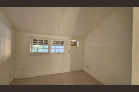 Casa de Condomínio para alugar com 4 quartos, 170m² em Vargem Grande, Rio de Janeiro