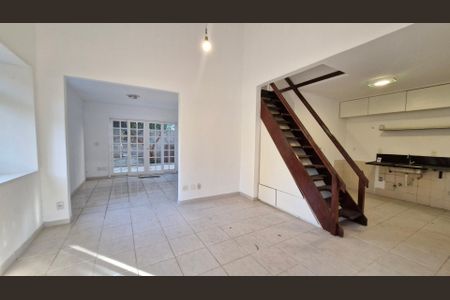 Casa de condomínio para alugar com 170m², 4 quartos e 2 vagas