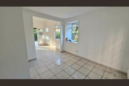 Casa de condomínio para alugar com 170m², 4 quartos e 2 vagas