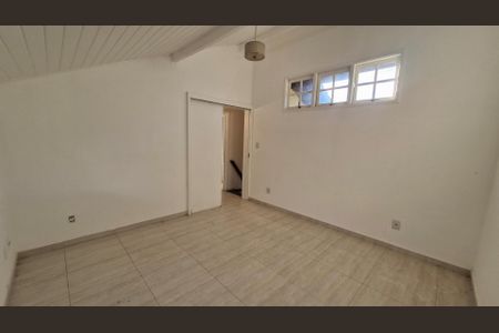 Casa de Condomínio para alugar com 4 quartos, 170m² em Vargem Grande, Rio de Janeiro