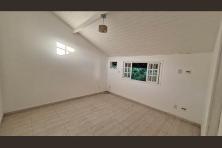 Casa de Condomínio para alugar com 4 quartos, 170m² em Vargem Grande, Rio de Janeiro