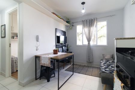 Sala de apartamento para alugar com 2 quartos, 34m² em Parque Fongaro, São Paulo
