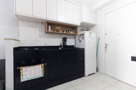 Cozinha  de apartamento para alugar com 2 quartos, 34m² em Parque Fongaro, São Paulo