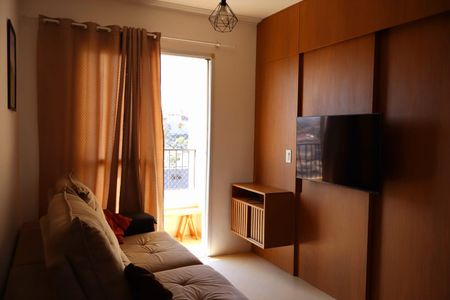 Sala de apartamento à venda com 2 quartos, 48m² em Vila Palmares, Santo André