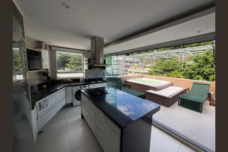 Apartamento à venda com 130m², 2 quartos e 1 vagaCozinha