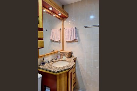 Apartamento à venda com 186m², 3 quartos e 2 vagasBanheiro Social