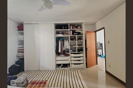 Casa para alugar com 300m², 3 quartos e 1 vagaquarto 1 suíte 