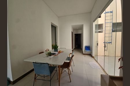 Casa para alugar com 300m², 3 quartos e 1 vagasala