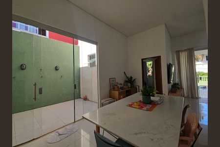 Casa para alugar com 300m², 3 quartos e 1 vagasala