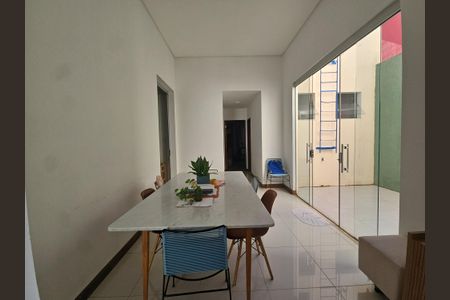 Casa para alugar com 300m², 3 quartos e 1 vagasala