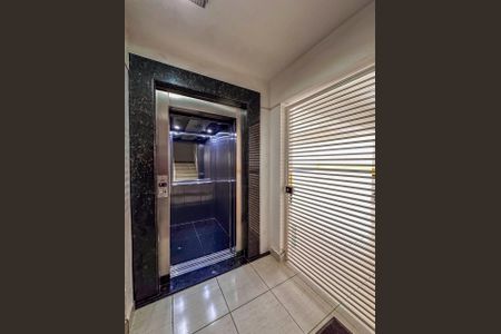 Apartamento à venda com 121m², 2 quartos e 1 vagaElevador