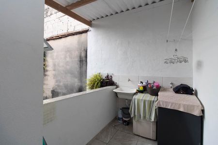 Casa à venda com 80m², 2 quartos e 1 vagaÁrea de Serviço