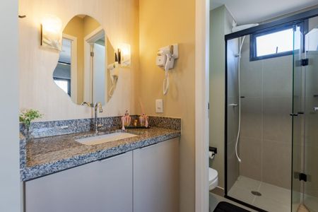 Banheiro de apartamento para alugar com 1 quarto, 28m² em Água Branca, São Paulo