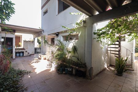 Casa para alugar com 454m², 3 quartos e 5 vagasQuintal