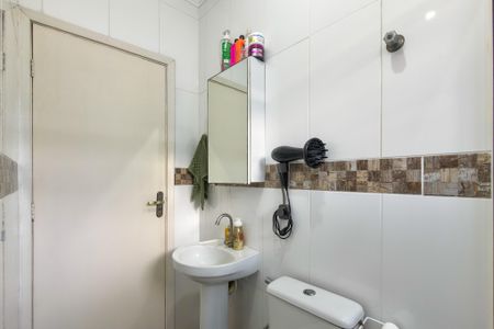 Casa de condomínio para alugar com 74m², 2 quartos e 2 vagas Casa de condomínio para alugar com 74m², 2 quartos e 2 vagasBanheiro