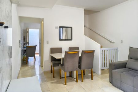 Casa de condomínio para alugar com 74m², 2 quartos e 2 vagas Casa de condomínio para alugar com 74m², 2 quartos e 2 vagasSala