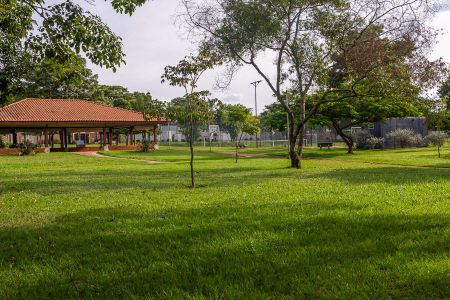 Casa para alugar com 600m², 3 quartos e 6 vagas Casa para alugar com 600m², 3 quartos e 6 vagasÁrea Comum do condomínio-Área verde
