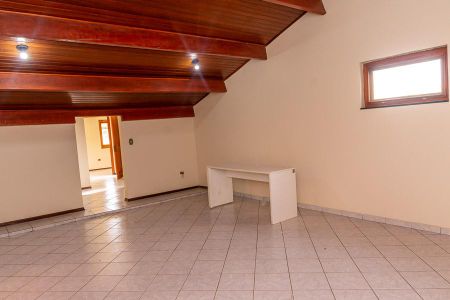 Casa para alugar com 600m², 3 quartos e 6 vagas Casa para alugar com 600m², 3 quartos e 6 vagasPiso superior- Comodo 2