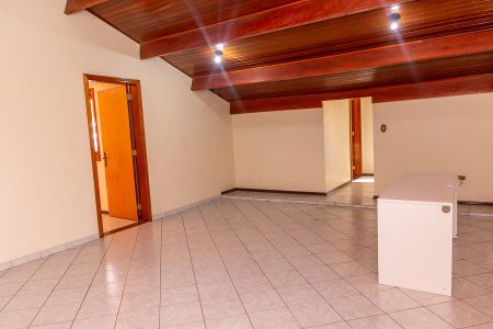 Casa para alugar com 600m², 3 quartos e 6 vagas Casa para alugar com 600m², 3 quartos e 6 vagasPiso superior- Comodo 2