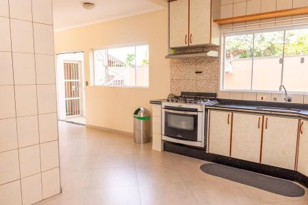 Casa para alugar com 600m², 3 quartos e 6 vagas Casa para alugar com 600m², 3 quartos e 6 vagasCozinha