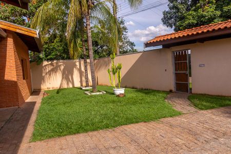 Casa para alugar com 600m², 3 quartos e 6 vagas Casa para alugar com 600m², 3 quartos e 6 vagasÁrea Comum-Quintal da frente