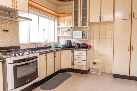 Casa para alugar com 600m², 3 quartos e 6 vagas Casa para alugar com 600m², 3 quartos e 6 vagasCozinha