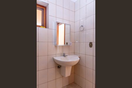 Casa para alugar com 600m², 3 quartos e 6 vagas Casa para alugar com 600m², 3 quartos e 6 vagasBanheiro Social 2
