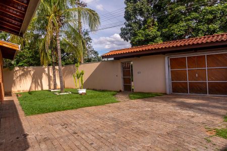 Casa para alugar com 600m², 3 quartos e 6 vagas Casa para alugar com 600m², 3 quartos e 6 vagasÁrea Comum-Quintal da frente