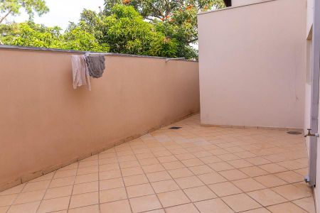Casa para alugar com 600m², 3 quartos e 6 vagas Casa para alugar com 600m², 3 quartos e 6 vagasÁrea Comum-Quintal lateral