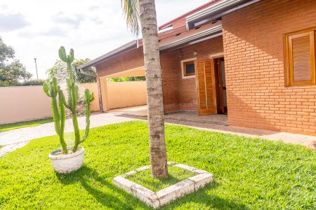 Casa para alugar com 600m², 3 quartos e 6 vagas Casa para alugar com 600m², 3 quartos e 6 vagasÁrea Comum-Quintal da frente