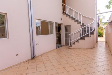 Casa para alugar com 600m², 3 quartos e 6 vagas Casa para alugar com 600m², 3 quartos e 6 vagasÁrea Comum-Quintal lateral