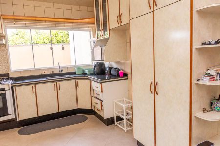 Casa para alugar com 600m², 3 quartos e 6 vagas Casa para alugar com 600m², 3 quartos e 6 vagasCozinha