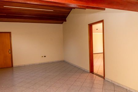 Casa para alugar com 600m², 3 quartos e 6 vagas Casa para alugar com 600m², 3 quartos e 6 vagasPiso superior- Comodo 2